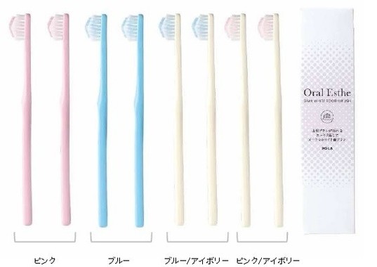 山型形状で歯と歯の間にフィット！