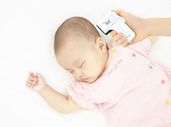 感染症が心配な赤ちゃんに　衛生面を考慮した非接触タイプ体温計