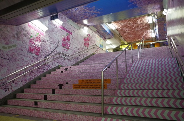 銀座線上野駅の階段