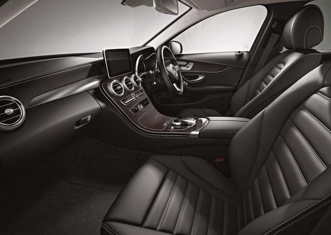 本革仕様車（インテリア：ブラック）