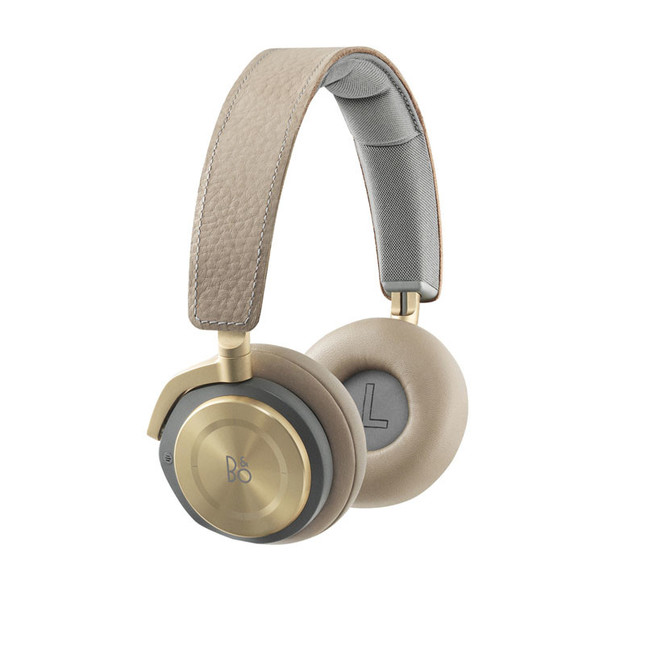 万が一のバッテリー切れの際も付属コードでワイヤードヘッドホンに