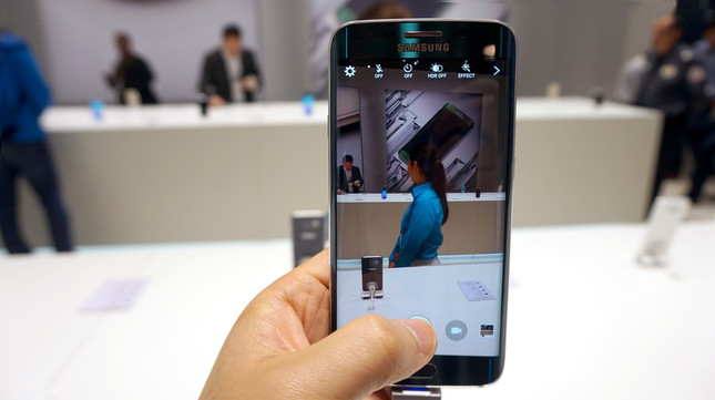 カメラは「明るく撮れる」にこだわった