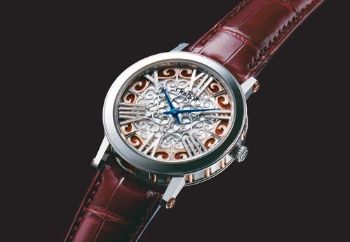 唐草文様の彫金が美しい高級ドレスウォッチ