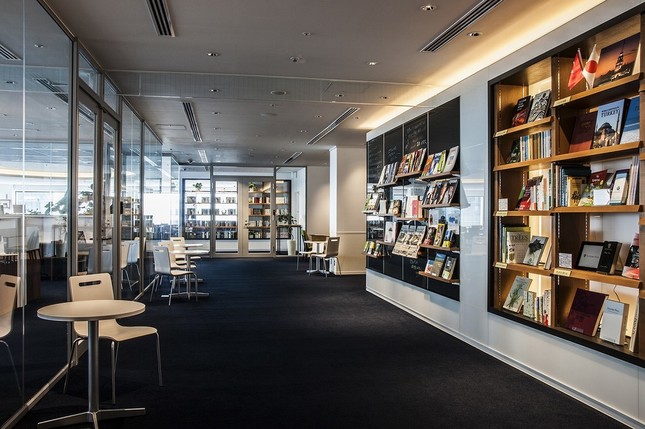 アークヒルズライブラリー内には、“SHARE”をテーマにしたラウンジが