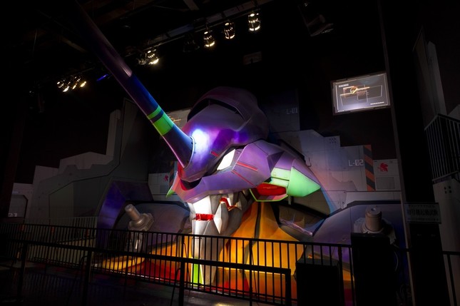 高さ約9メートル、幅約16メートルの実物大立体胸像