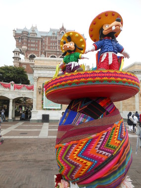 園内のイースターのオブジェ