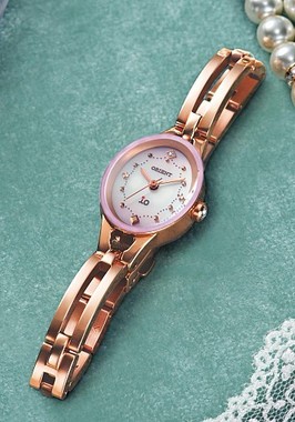 「香水」のボトルやミスト感をイメージ