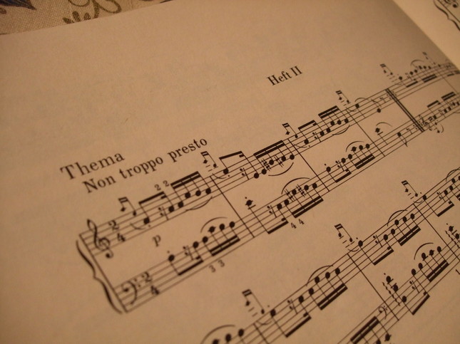 パガニーニのカプリースに刺激されて後に作られた曲は多い。写真はブラームスのピアノのための「パガニーニ変奏曲」のもの