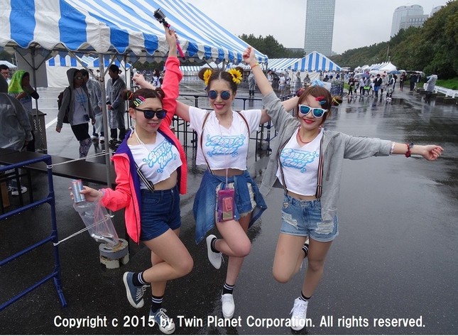 色とりどりのサングラスが人気