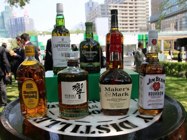 「ワールド ハイボール ミッドパーク カフェ」で味わえるウイスキーの数々