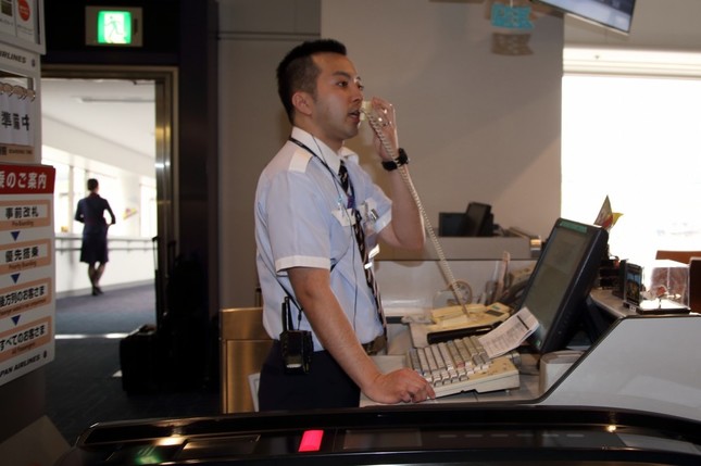 搭乗アナウンスも男性が行った