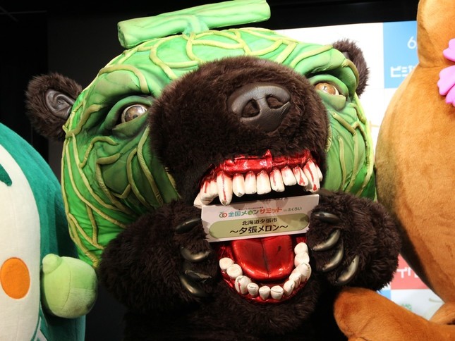 実物の代わりに「夕張メロン」を表現