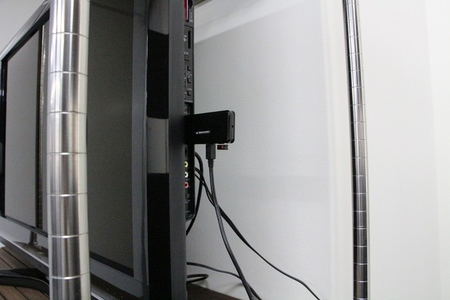 テレビのHDMI端子に挿入