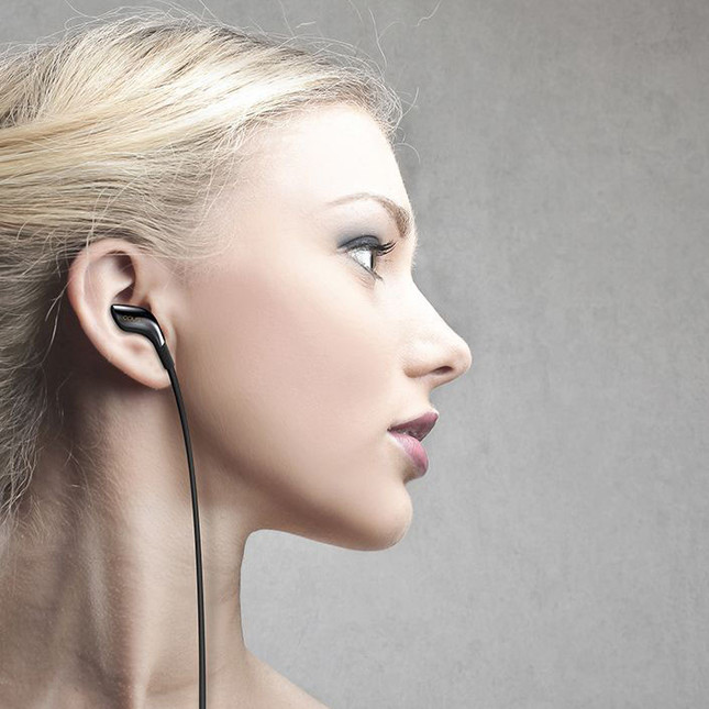 ムービングコイルとBAのハイブリッド構造を持つハンドメイドイヤホン