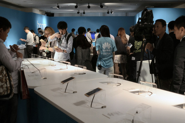 記者発表後に「タッチ＆トライ」の会場が設けられた