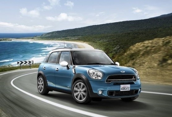 夏の海と太陽をイメージしたMINI日本限定モデル