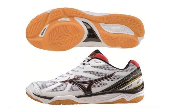 素足感覚の軽さ！リベロ・セッター用バレーボールシューズ