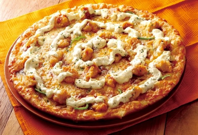 ピザとチキン南蛮のいいとこ取りの新感覚ピザ