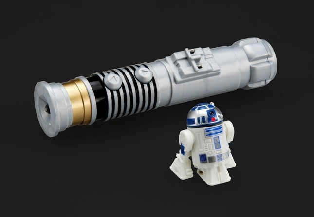 コントローラーは「ライトセーバー型」