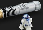 手のひらで動く「R2-D2」　「ライトセーバー」でコントロール