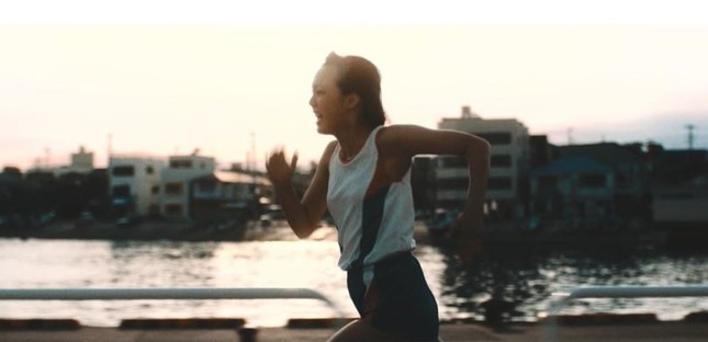 「走れメロス」編、中学校３年生のれんは陸上部に所属