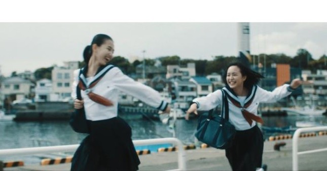 「走れメロス」編、れんは、 クラスも部活も同じ親友まりこと一緒にいるのが大好き