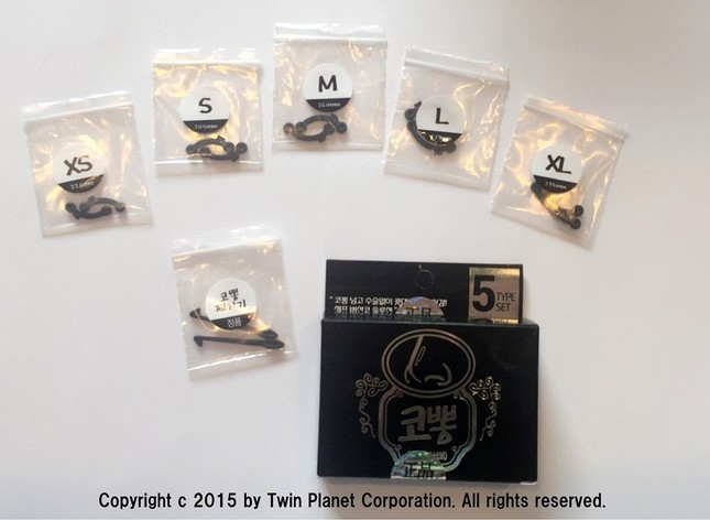 箱の中はXS～XLの5サイズで展開されている鼻プチと専用除去用スティックの2本入り