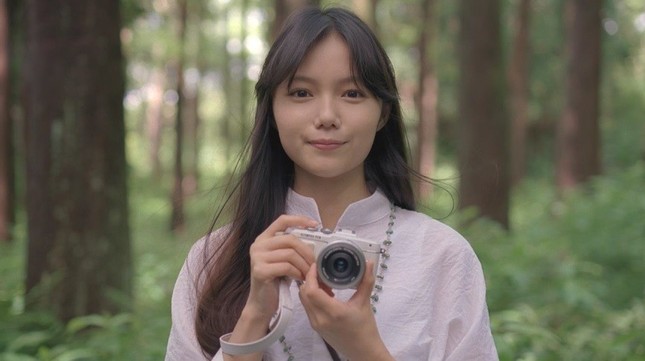 宮﨑あおい出演、オリンパスの新CM「私の写真は、私の今だ。　海に着く」編