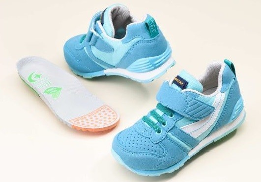 子どもの靴選びに迷うママの強い味方！