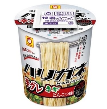 豆板醤と唐辛子がピリリときいた豚骨スープ