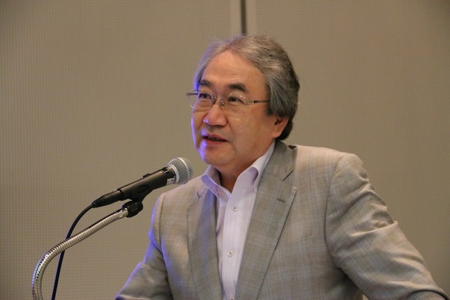 一酸化窒素について話す上原教授