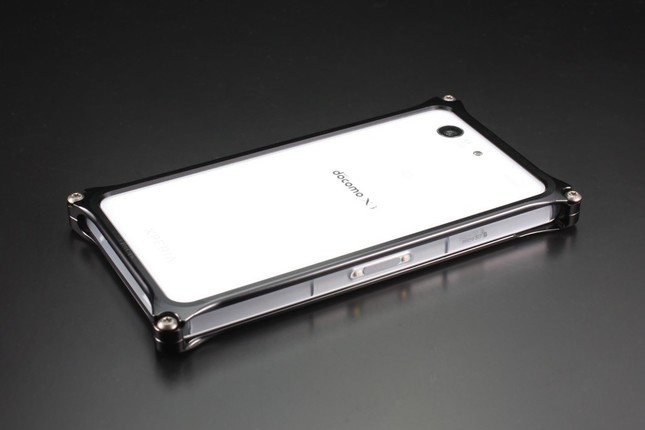 Xperia Z3 Compactの操作性を損なわない、美しいバンパーケース