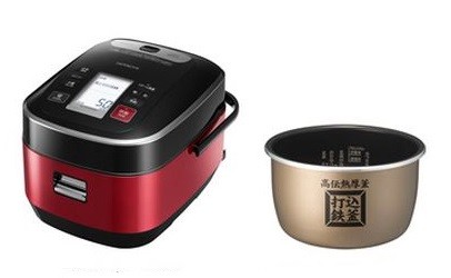 ごはんがおいしく炊けて、使いやすい！（写真は、「RZ‐WW3000M」メタリックレッドと高伝熱厚釜「打込鉄釜」）