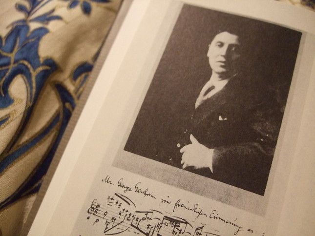 ベルクは、楽譜にわざわざサインをしたものをガーシュウィンに送った