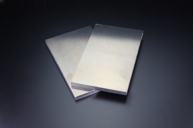 航空、宇宙用にも使用されるジュラルミン素材「A2017」を採用