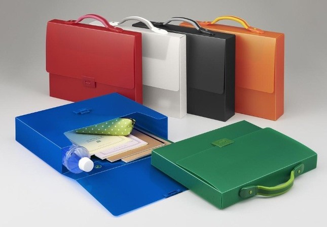 70mm幅は辞書やペットボトルも入れられる