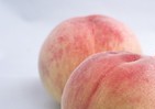 食品保存に「アルミホイル」が大活躍！　桃を1か月延命させることも可能