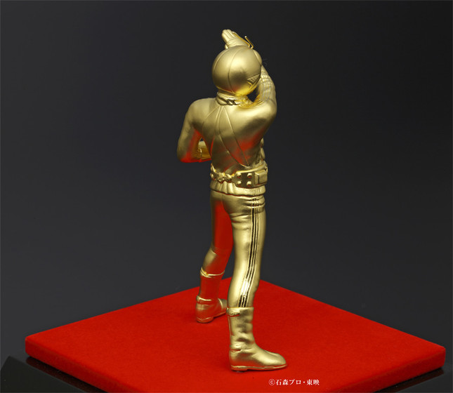 背中からもアクションの気配