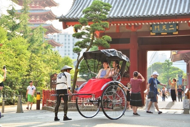浅草の街並み、風情と日本文化が楽しめる