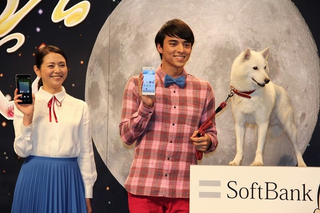 「お父さん」と一緒に記念撮影