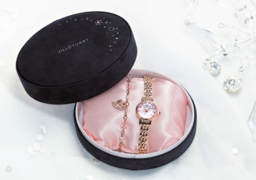 聖夜を彩るホリディ限定モデル