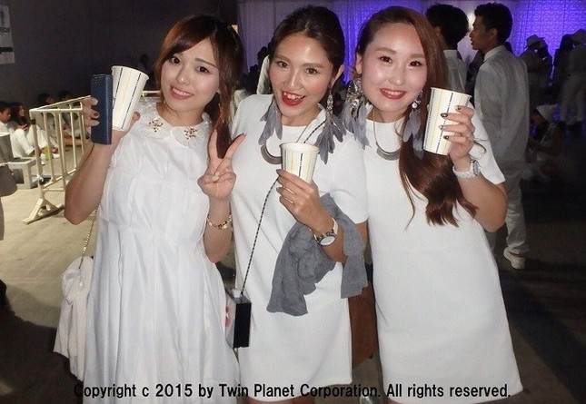 ファッション性も発揮出来る場だからか女性客が目立った