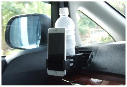 スマホも置けるドリンクホルダー