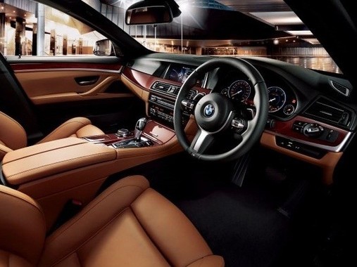 上質で落ち着いた雰囲気のコンサート・ホールを彷彿