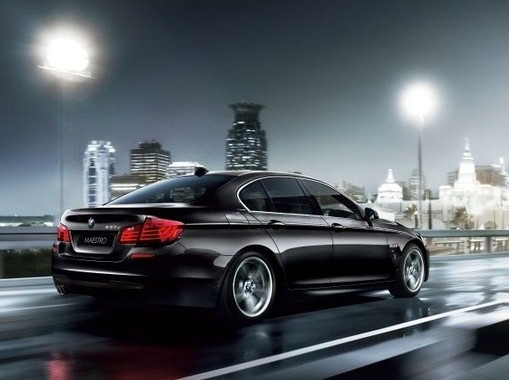 MAESTROを彷彿とさせるブラック・サファイアのボディカラー