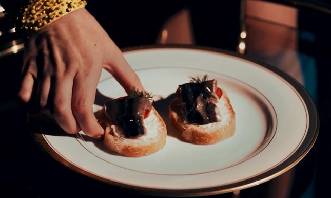 世界一クサい食べ物とされるシュールストレミングを食べる