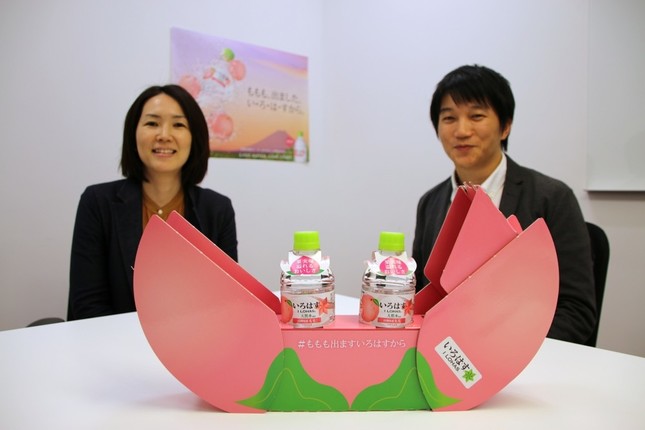 右から銭高明さん（マーケティング本部）と、渡辺幸恵さん（iMarketing）