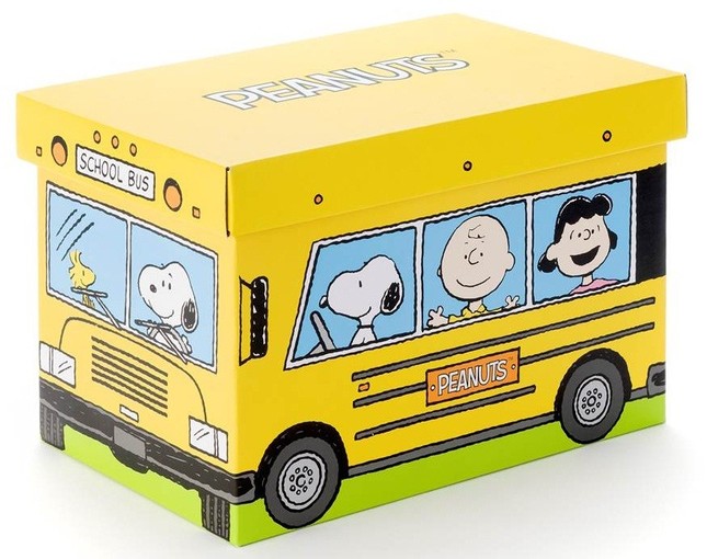 ファンにはお馴染みの黄色いスクールバス