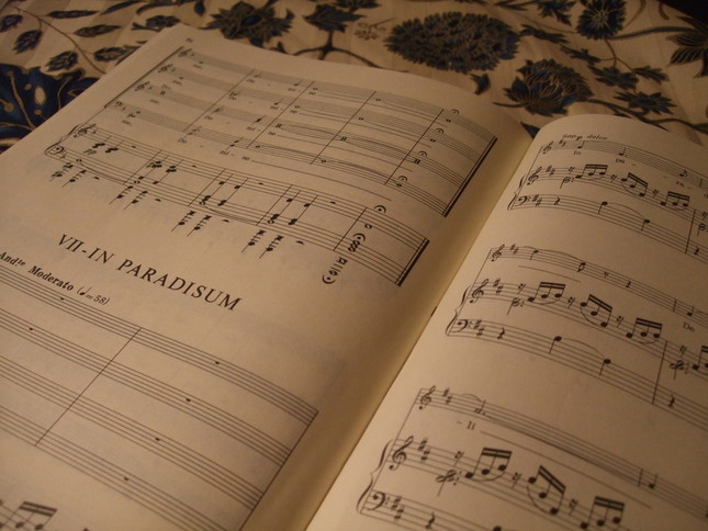 レクイエムの楽譜。特徴的なイン・パラディスム（天国へ）の部分