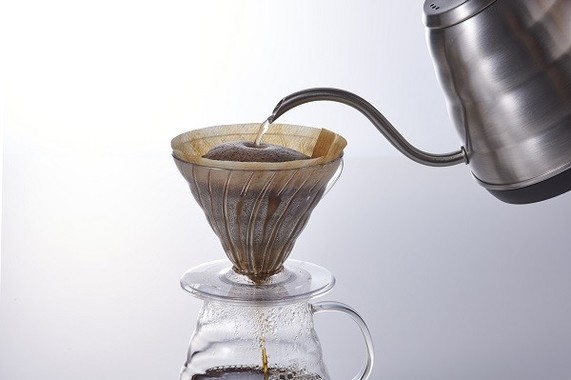 新しくなった注ぎ口。珈琲粉のもっと近くへ、ねらったところへ。